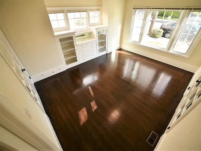 747 Warfield Ave — Photo 11