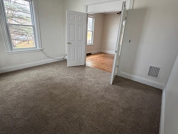 4th image of 1677 Lincoln Ave