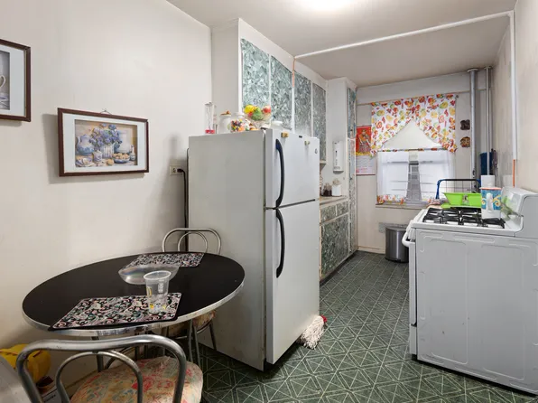 570 Grand Street image 5 of 7