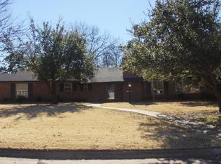 1728 Dorchester Pl, Nichols Hills, OK 73120