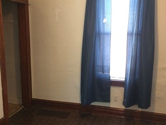 5th image of 3823 Evergreen St
