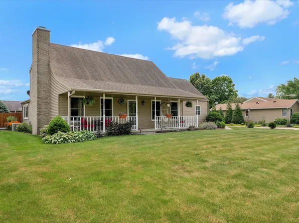 1407 Peters Dr, Saint Joseph, IL 61873