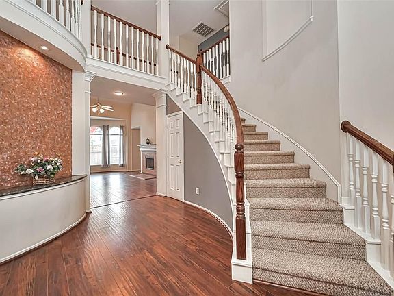 3rd image of 1007 Riverchase Dr