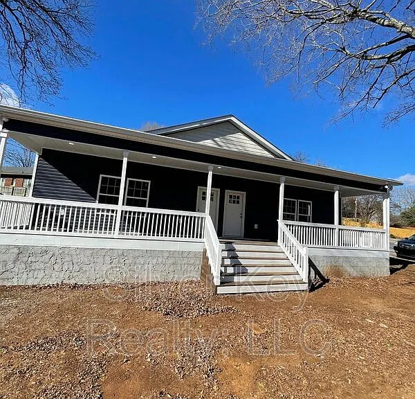 402 Ingleside Ave — Photo 2