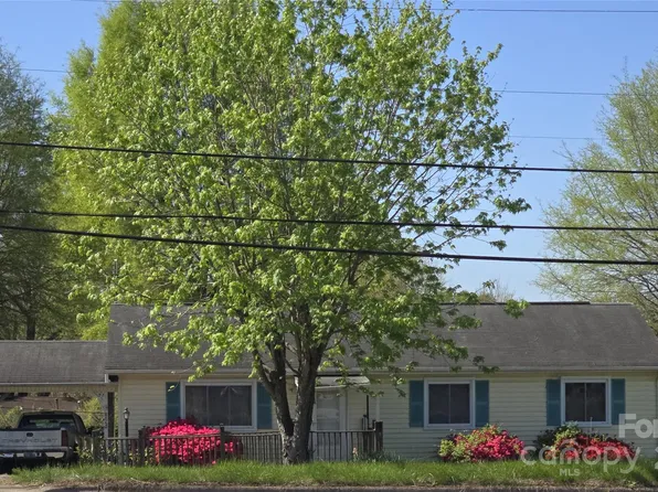 824 N Laurel St, Lincolnton, NC 28092