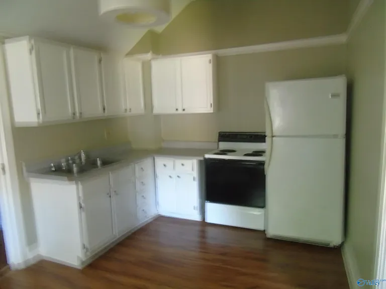 521 Oshaughnessy Ave NE #B — Photo 5