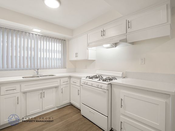 3rd image of 124 E Buckthorn St APT 2