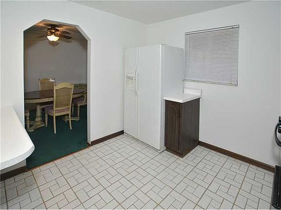5th image of 133 Fox Chase Dr