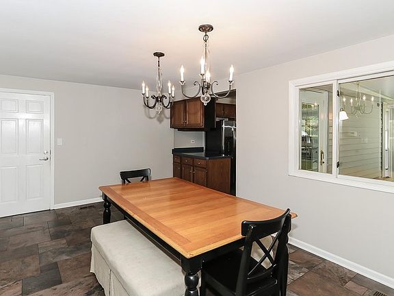 5th image of 537 Janine Ln