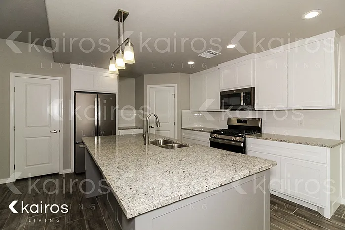 2704 Destin Ave — Photo 3