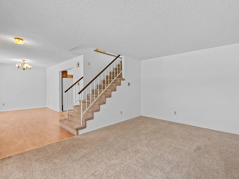 1009 S Lewiston Way — Photo 6