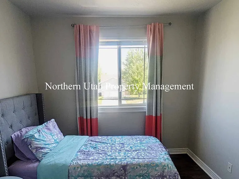 1287 W 2000 N — Photo 10