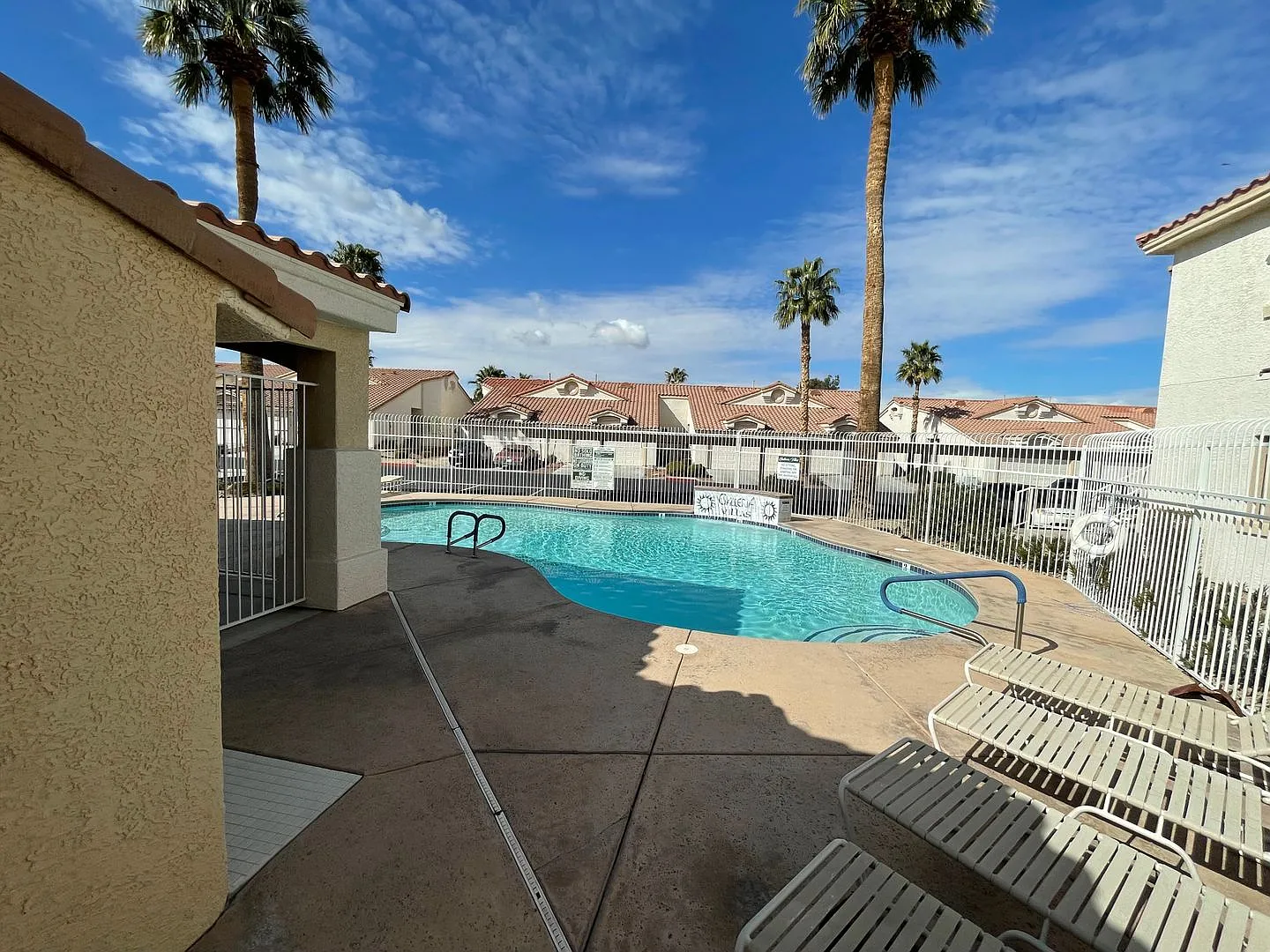 1-Bedroom Condo in Gated Green Valley Community Henderson — Photo 3
