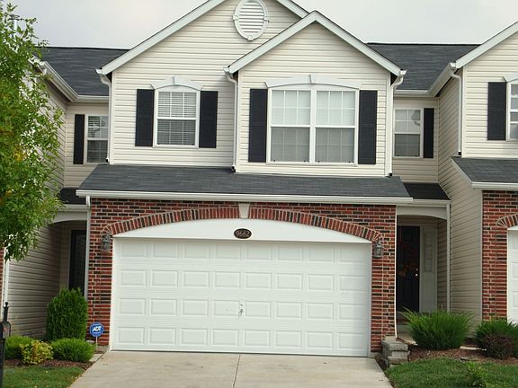 Front of Villa - 2 Car Garage