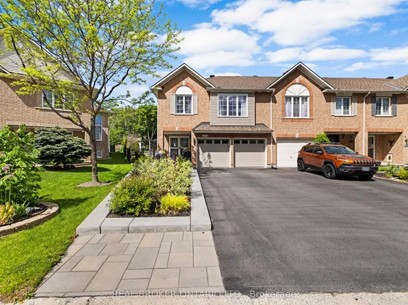 124 Macassa Cir, Ottawa, ON K2T 1J9