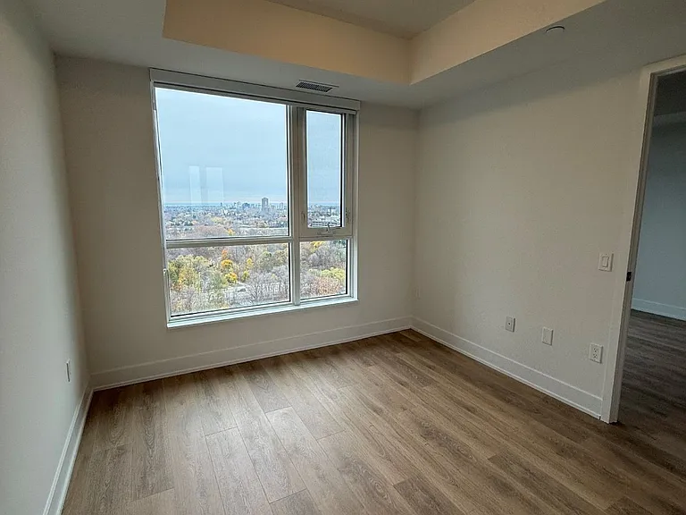 202 Burnhamthorpe Rd E #1410 — Photo 7