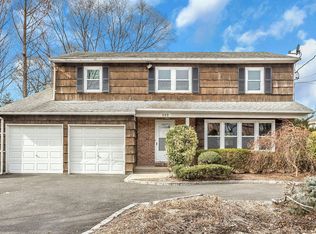 999 Glen Cove Ave, Glen Head, NY 11545