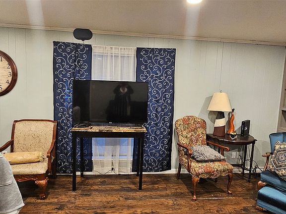 3rd image of 6766 Broadacres Rd