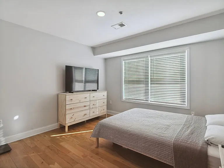 320 62nd St #303 — Photo 7