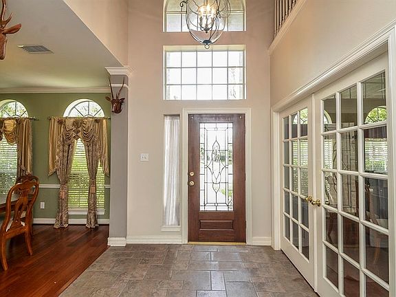 3rd image of 2502 Lansing Cir