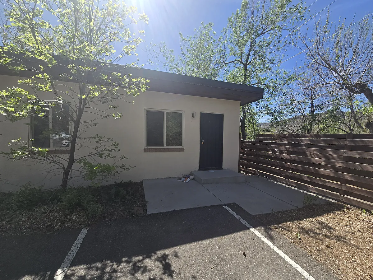 Building Photo - 403 23rd St #9