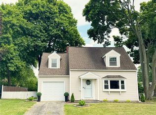 127 Newfield Dr, Rochester, NY 14616