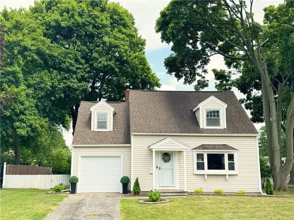 127 Newfield Dr, Rochester, NY 14616
