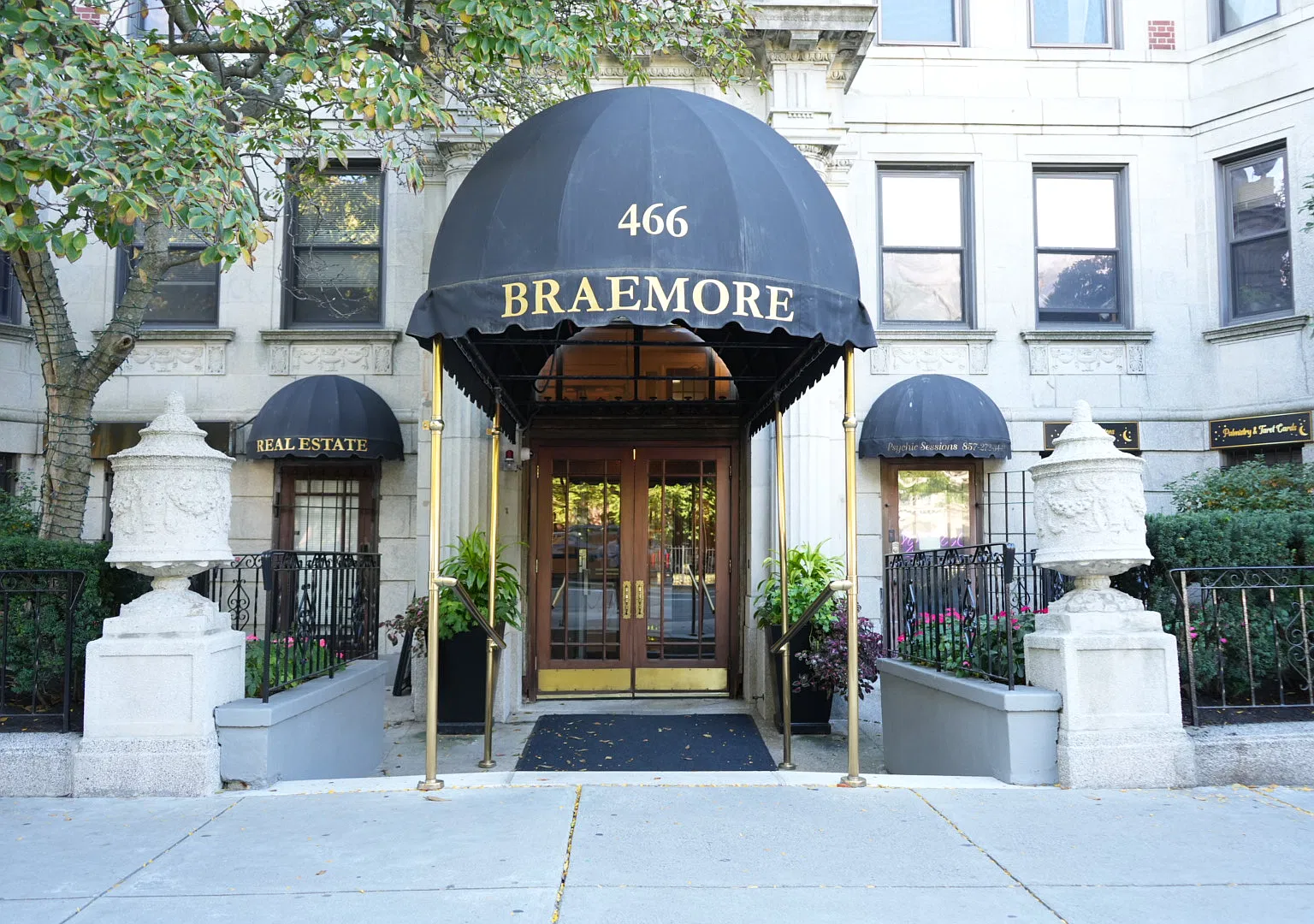 466 Commonwealth Ave — Photo 1