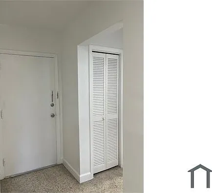 1321 SW 4th St #5 — Photo 5