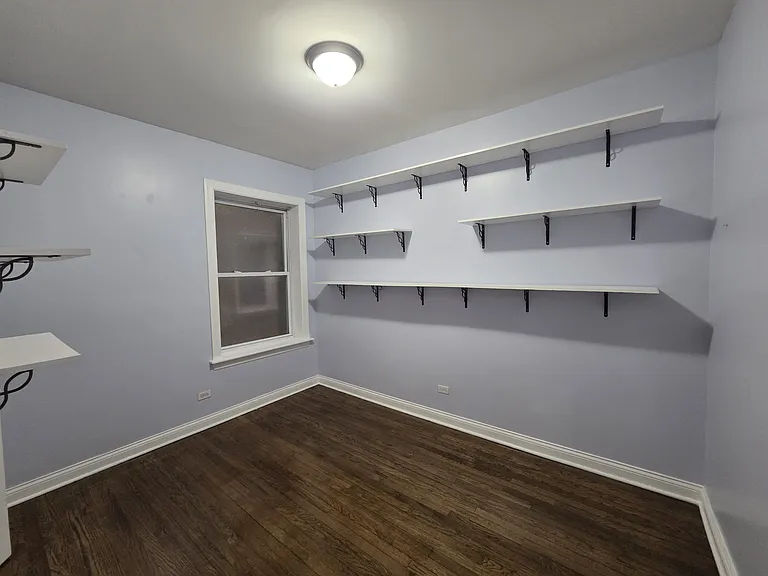 1946 W Touhy Ave #1 — Photo 6