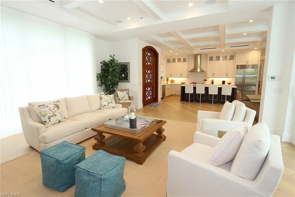 4 bed, 4.5 bath, 3850 sqft, $55,000 — Photo 3