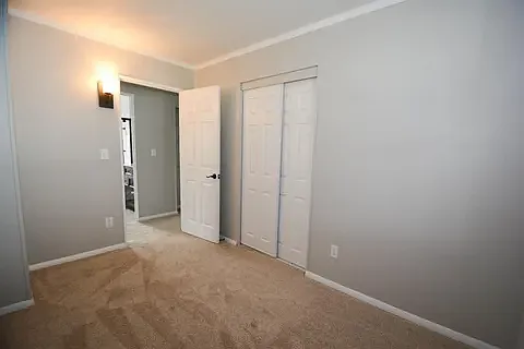 E Circle Dr — Photo 10