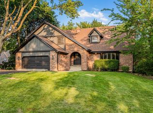 5N683 Ravine Dr, St Charles, IL 60175