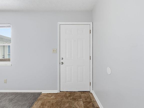 5th image of 695 Riverview Dr APT B5