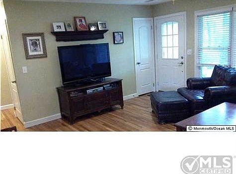 4th image of 643 Taylor Ave