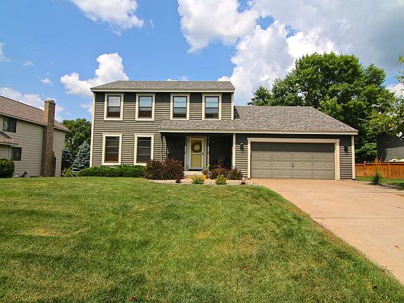 3rd image of 557 Oak Creek Dr S
