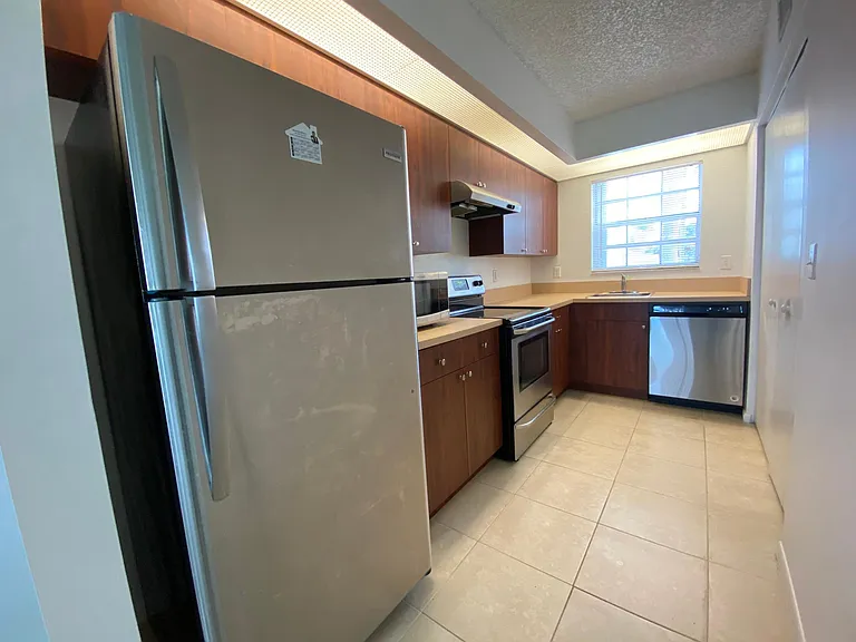 2003 SE 27th Dr #102-A — Photo 7