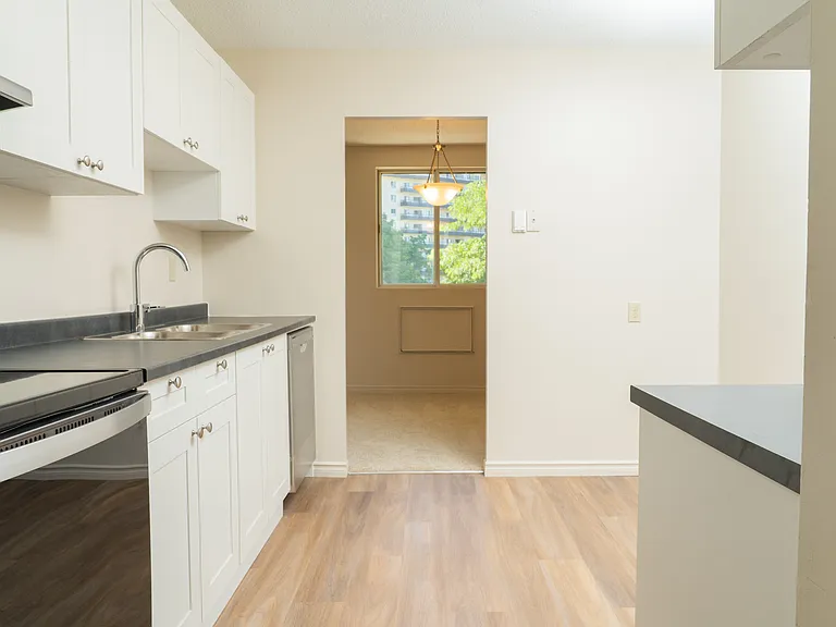 655 Windermere Rd — Photo 27