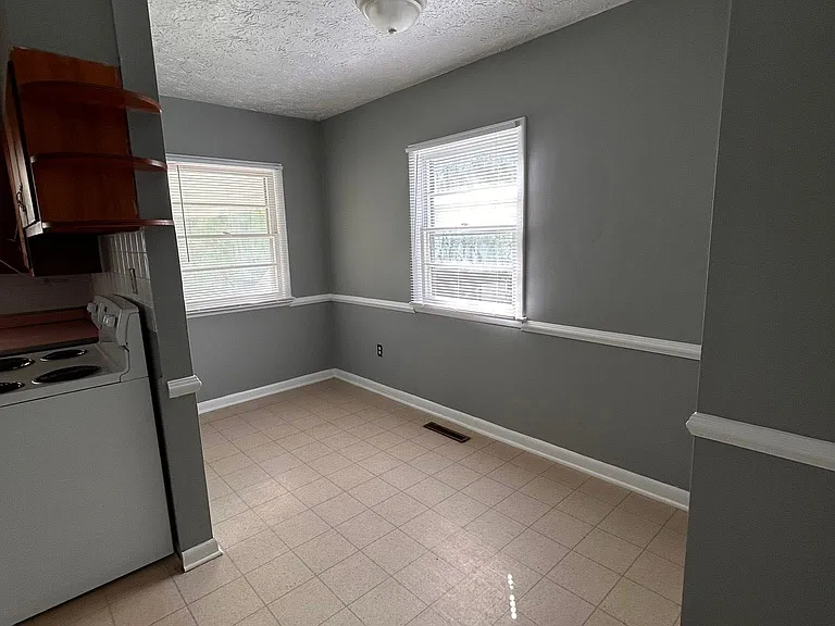 62 Rose Rd — Photo 4