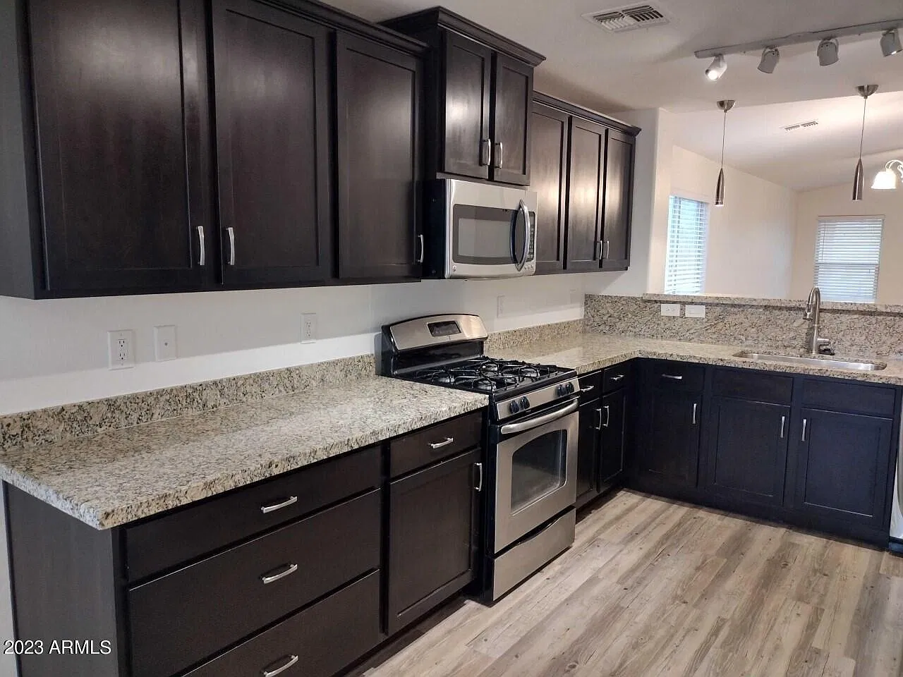 3 bed, 2.0 bath, 1734 sqft, $2,495 — Photo 3