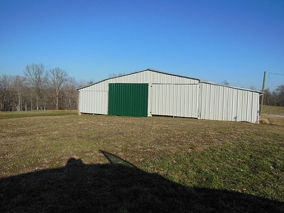 3rd image of 717 Henning Ln