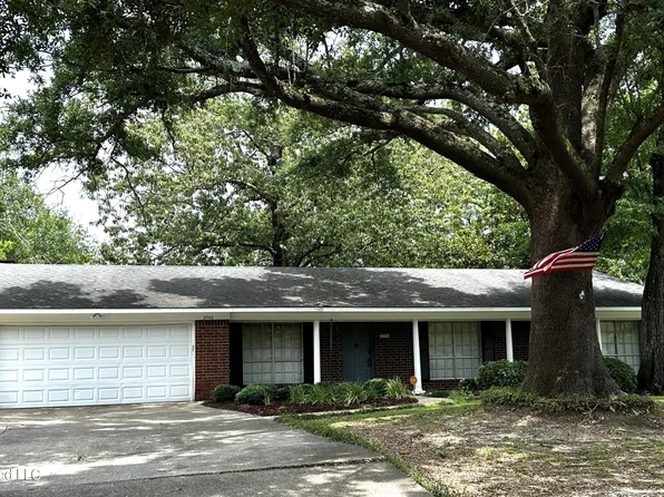 2752 Briarwood Cir, Moss Point, MS 39563