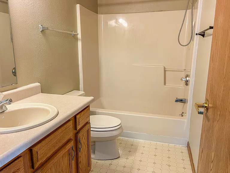 2119 Bridgewater Cir #A — Photo 9