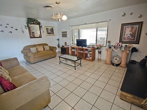 4th image of 1300 S Lindsay Dr