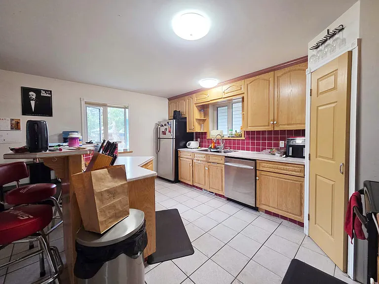 21 Langley Dr #UPPER — Photo 4