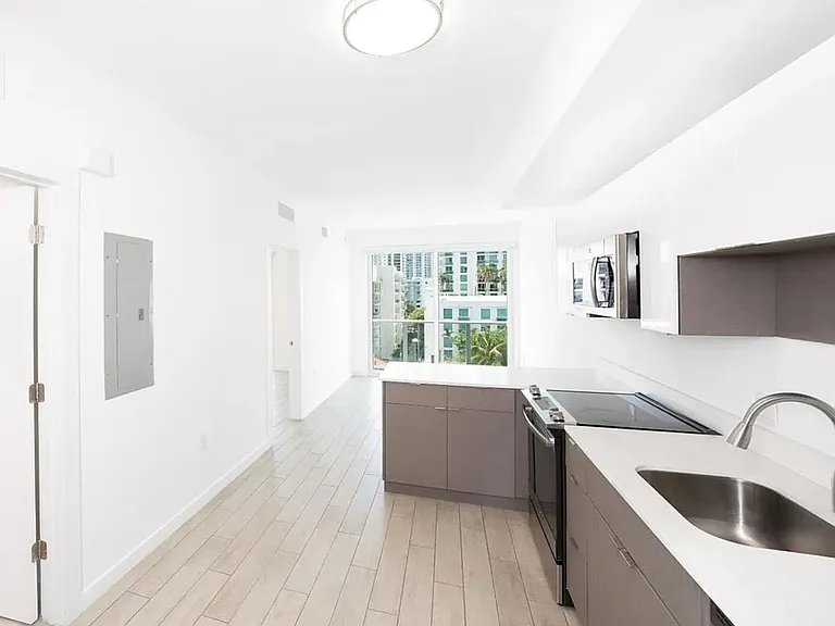 321 NE 26th St #616 — Photo 3