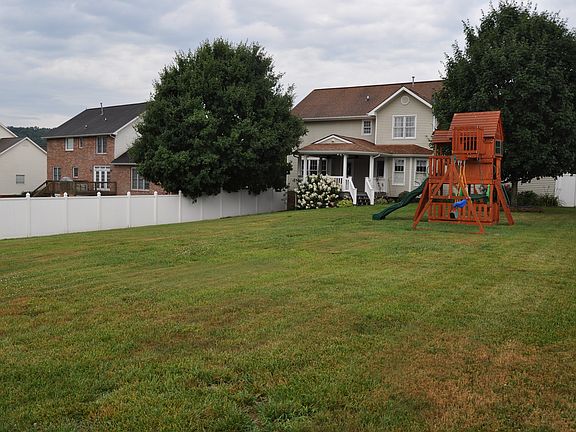 2nd image of 223 Emerald Chase Cir