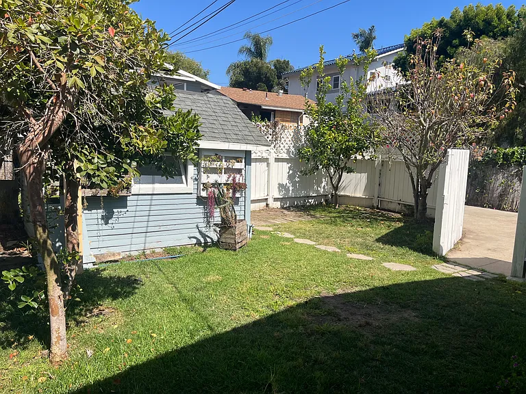 111 1/2 S Juanita Ave — Photo 13