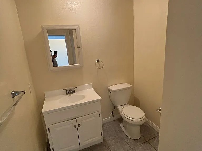 11751 Hart St — Photo 15
