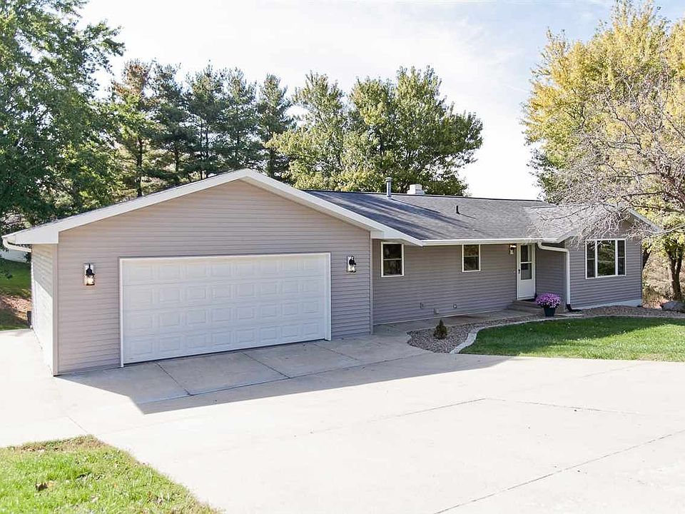 1st image of 2918 Cedar Dr NE